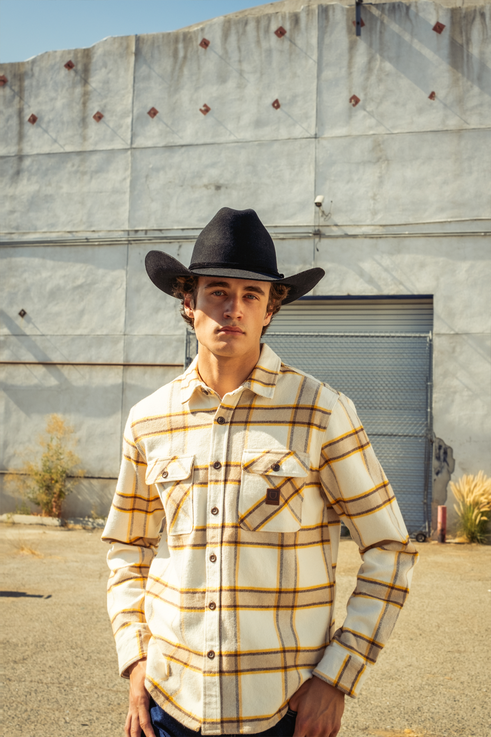 Men's Brixton Bowery Heavyweight Flannel in Whitecap & Pinecone Brown
