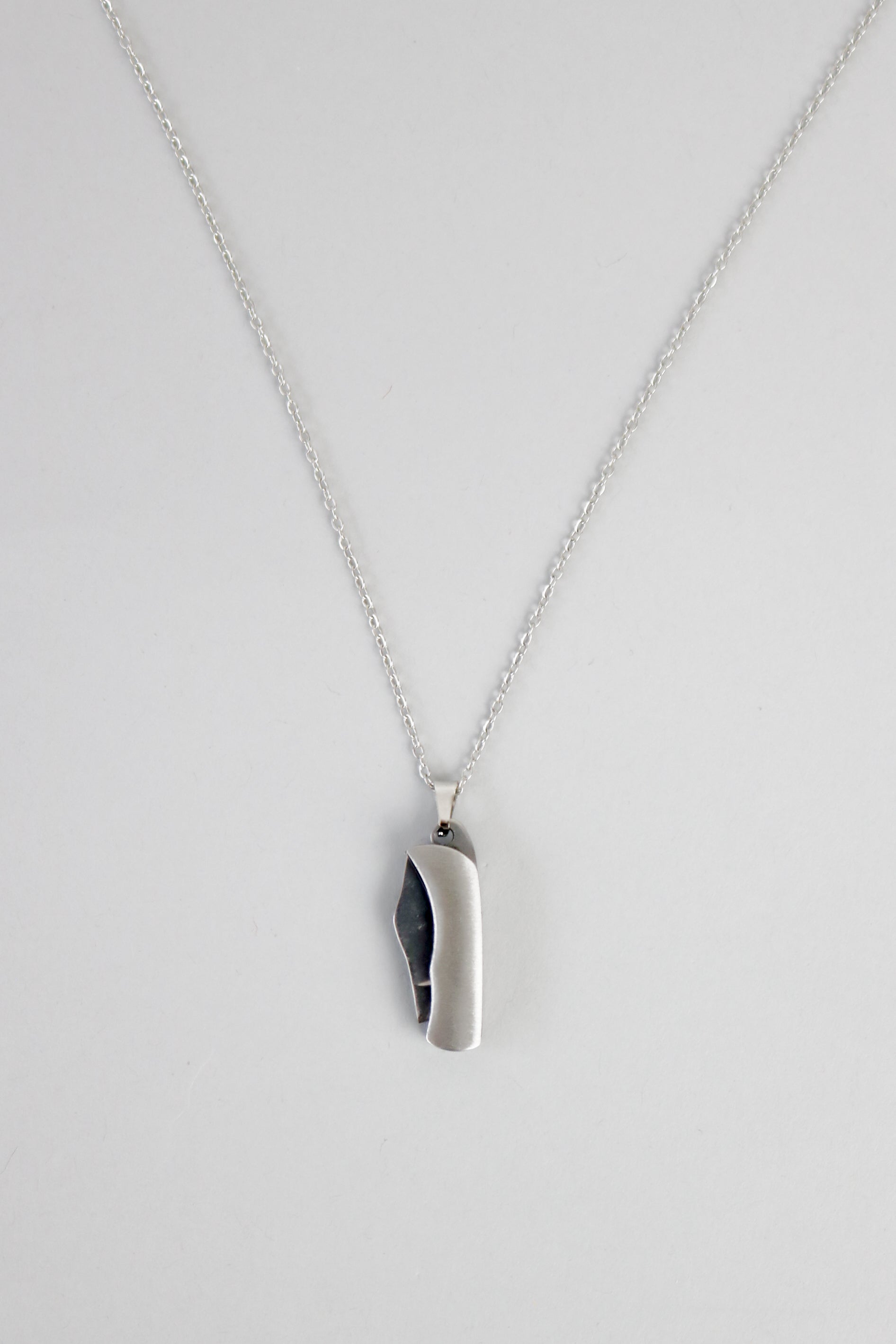 Want to have the coolest necklace on the block? We got your back with our switchblade pendants. Cute, casual, and a little bit edgy.