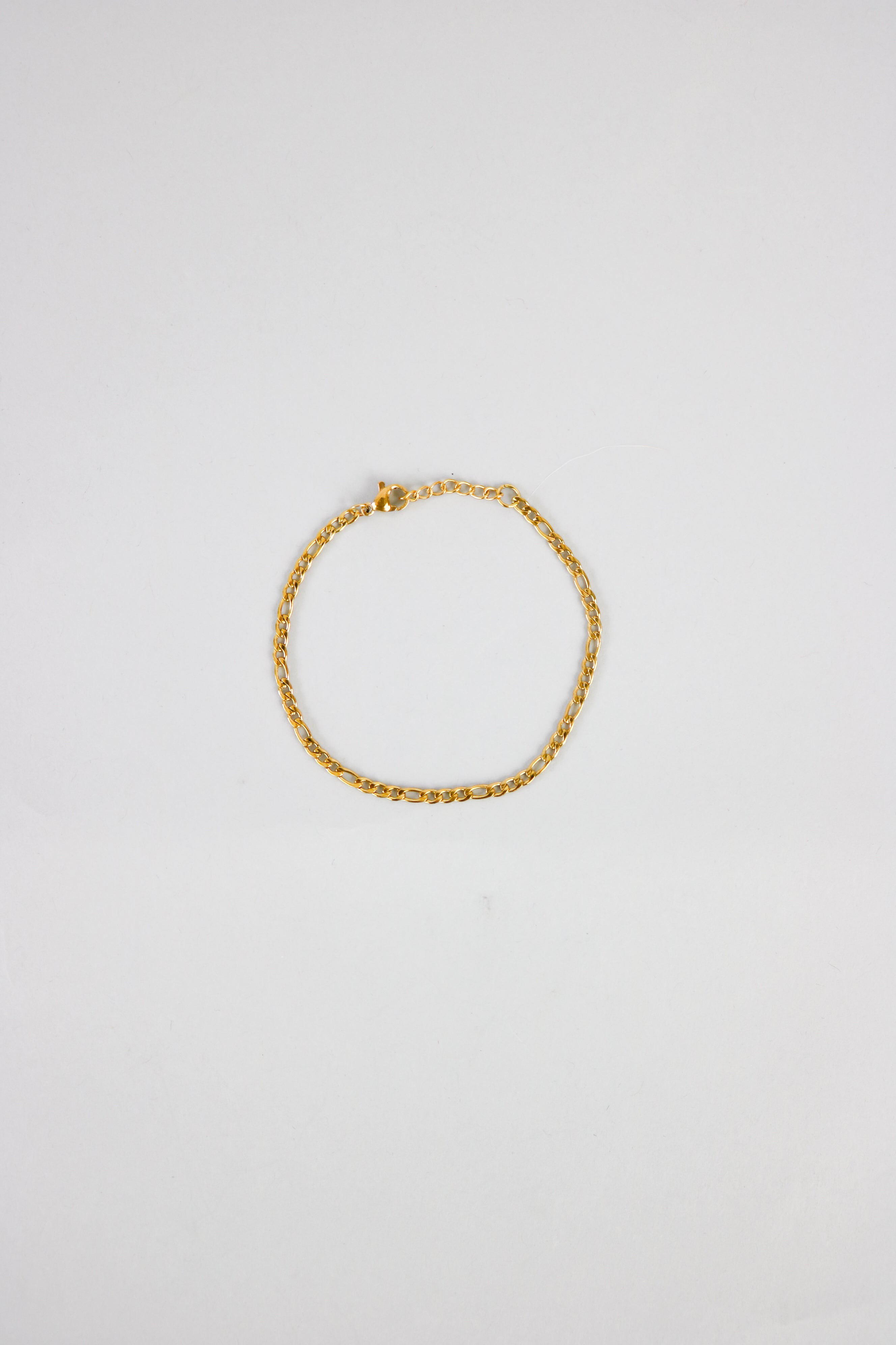 Delicate Figaro Link Bracelet in Gold