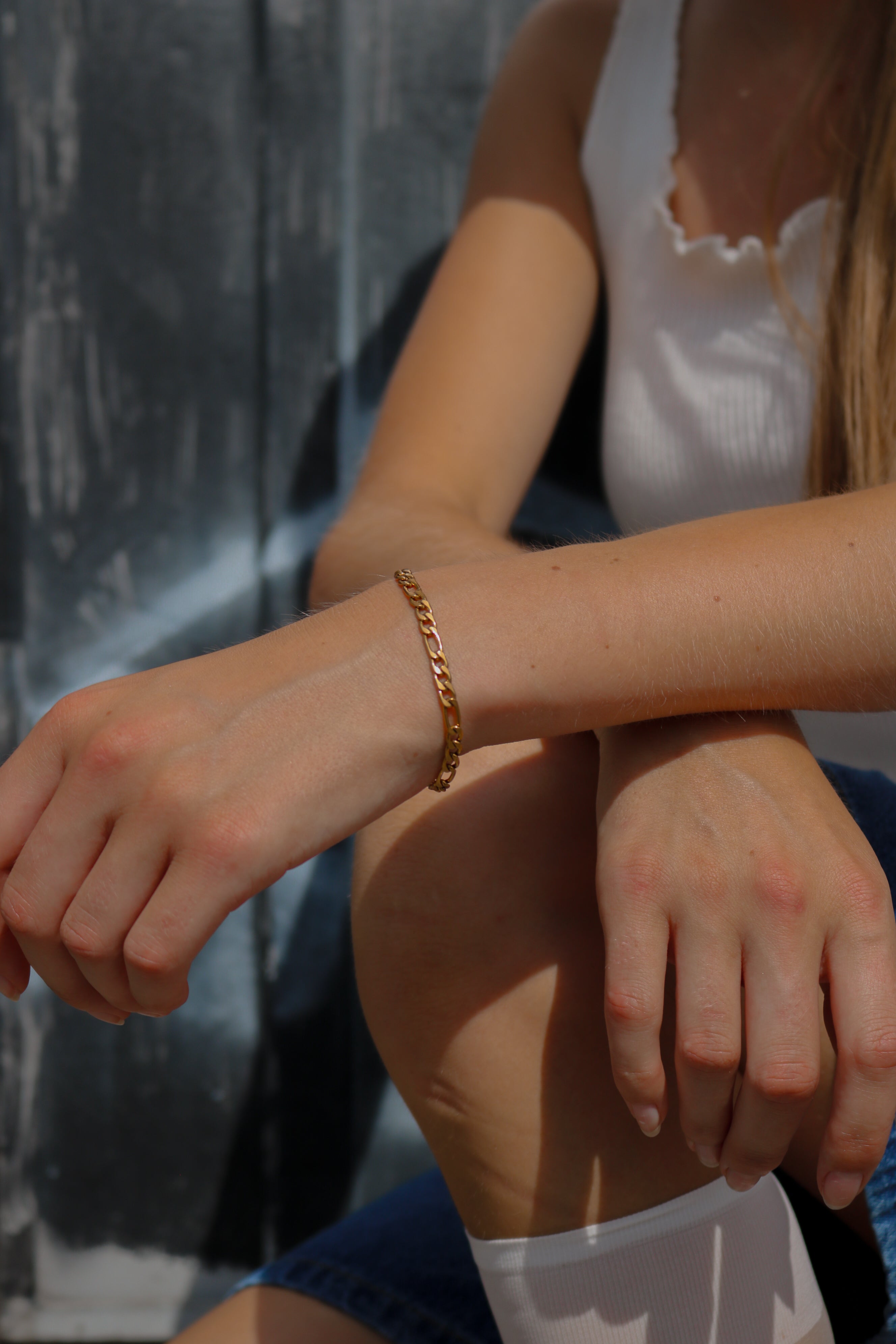 Delicate Figaro Link Bracelet in Gold