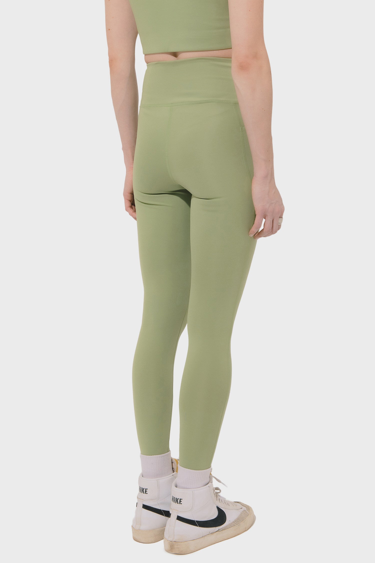 Women's Girlfriend Collective High Rise Compressive Pocket Legging in Mantis
