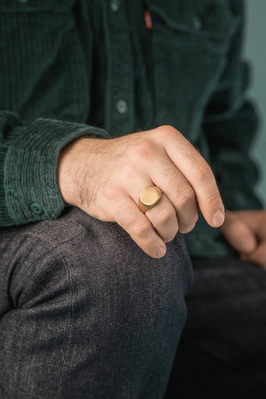 Men's Circular Signet Ring in Gold