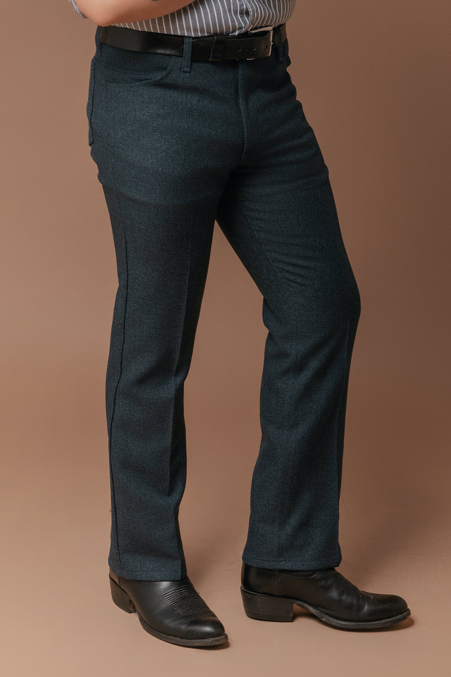 Men's Wrangler Wrancher Dress Jean in Heather Blue