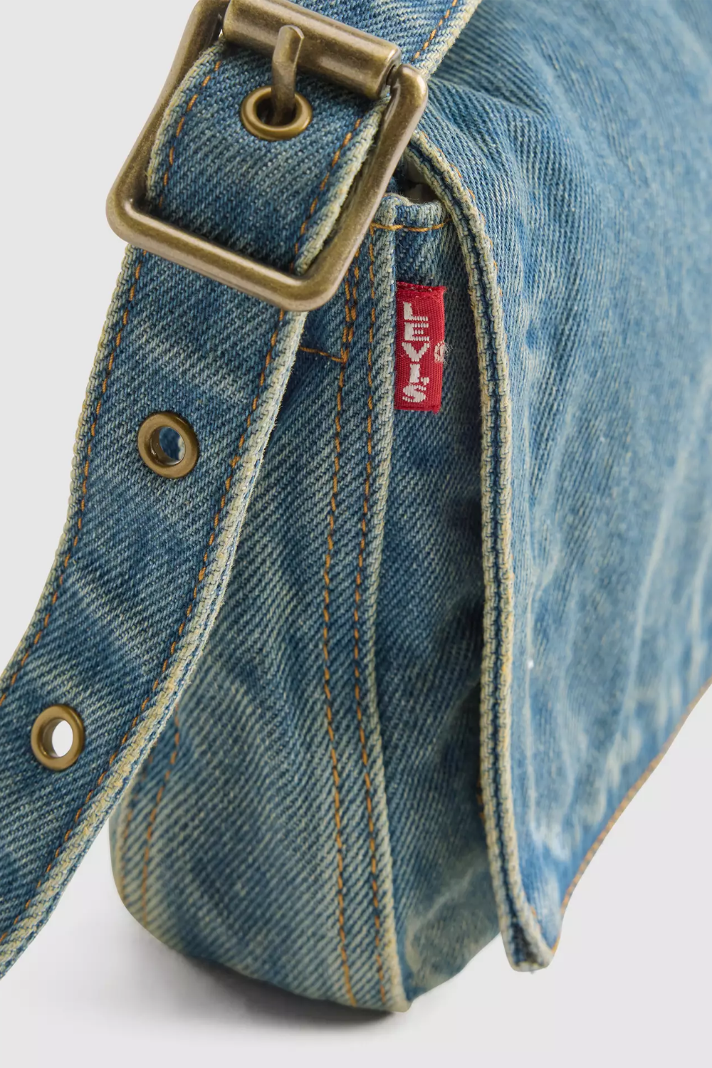Brannan Shoulder Bag in She Washed