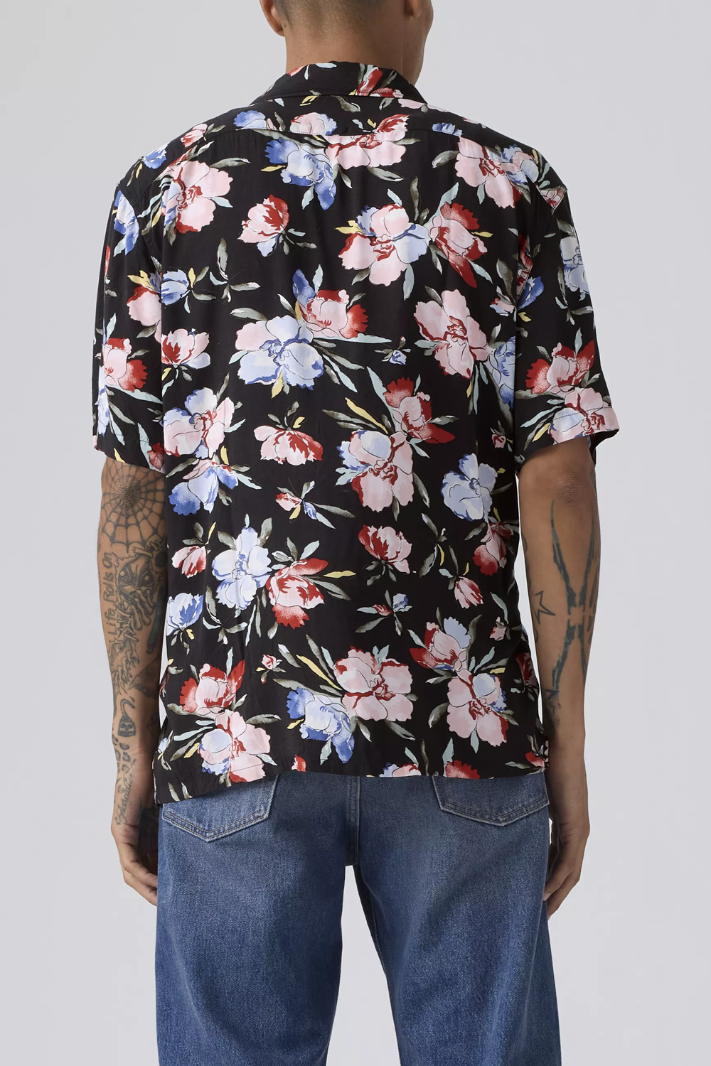 Men's Levi's SS Classic Camper in Brushstroke Floral Black