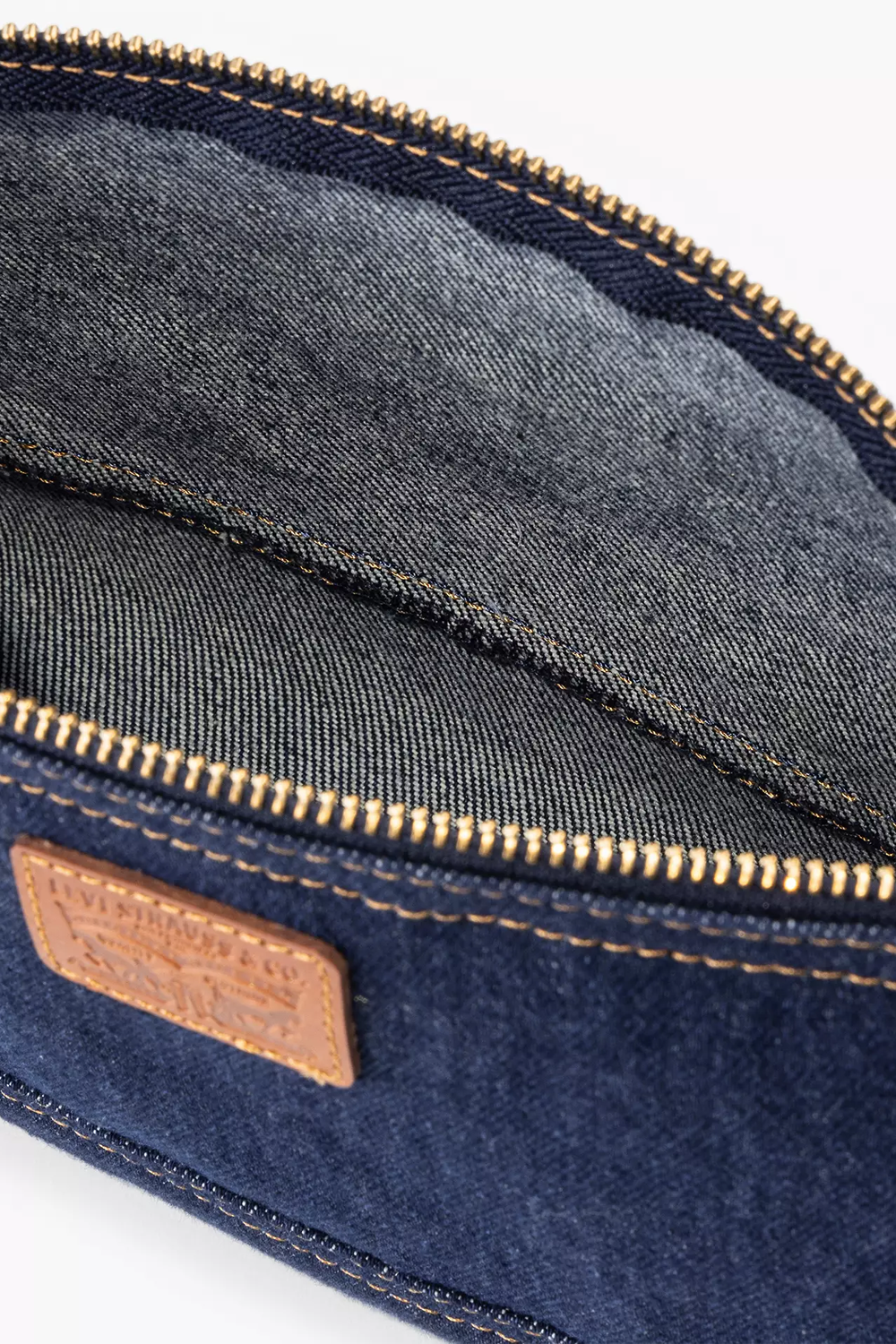 Levi's Small Pouch in Indigo Rinse