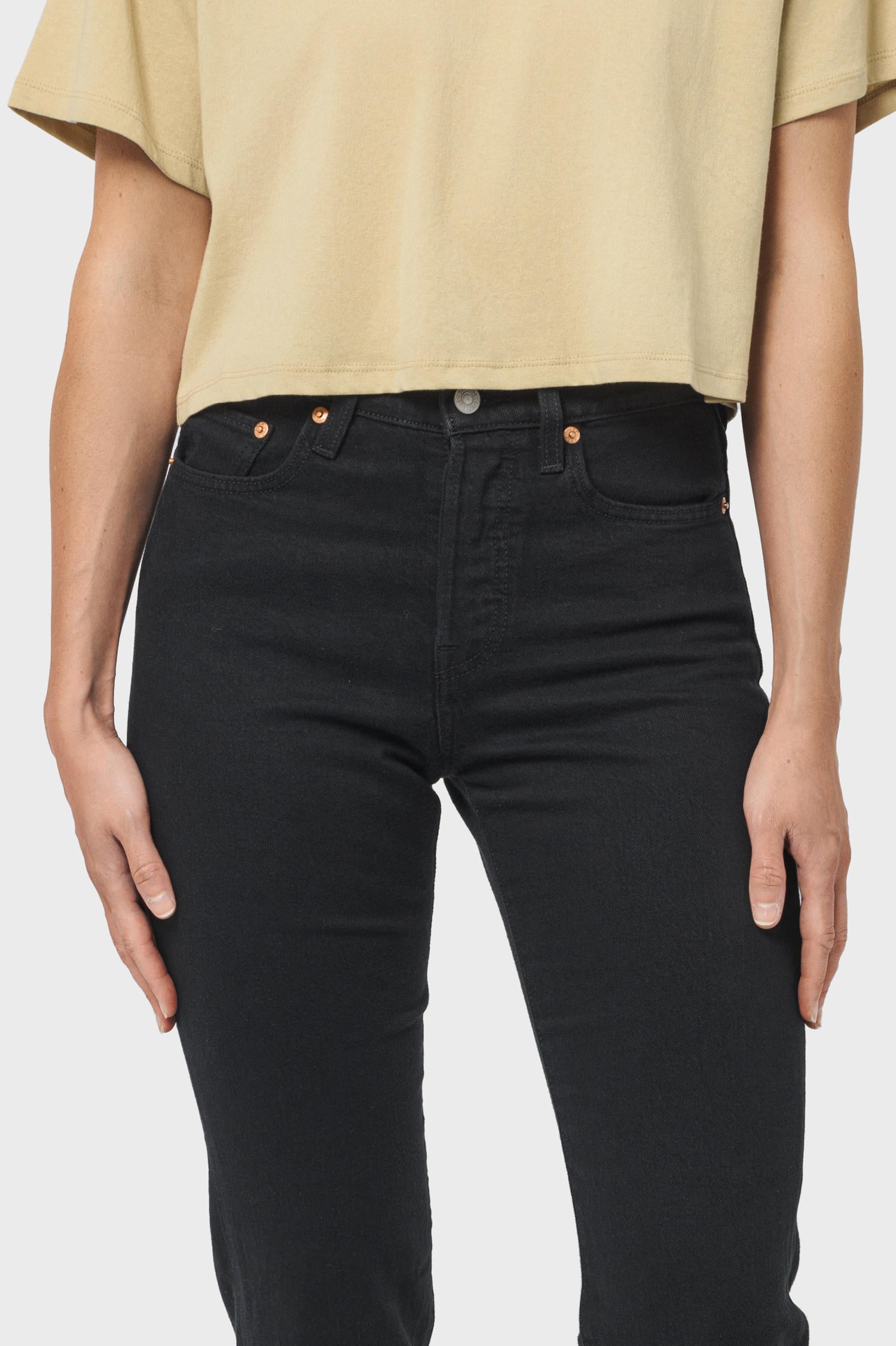 Women's Levi's Wedgie Straight Fit in Black Sprout