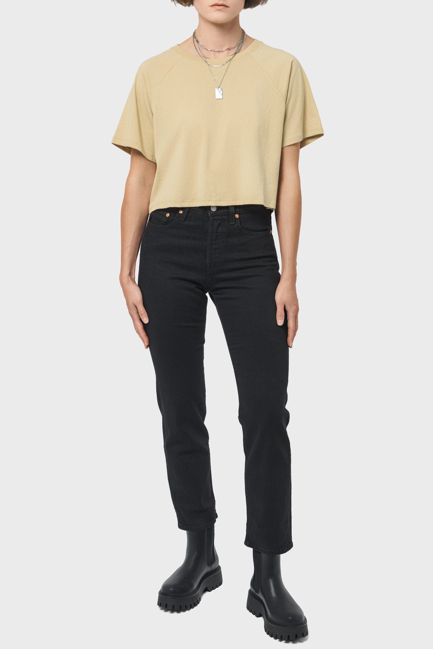 Women's Levi's Wedgie Straight Fit in Black Sprout