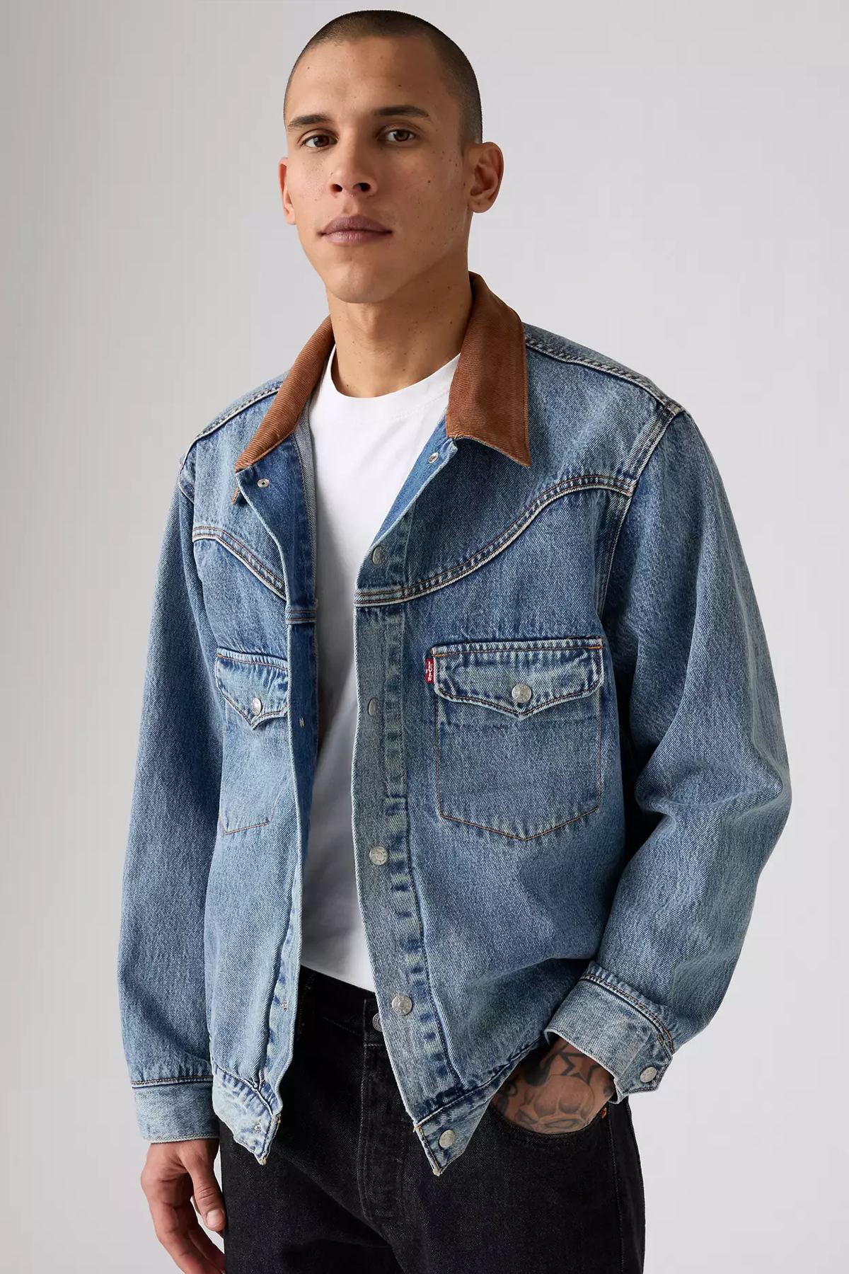 Men's Levi's Western Shorthorn Trucker in Off To Parris