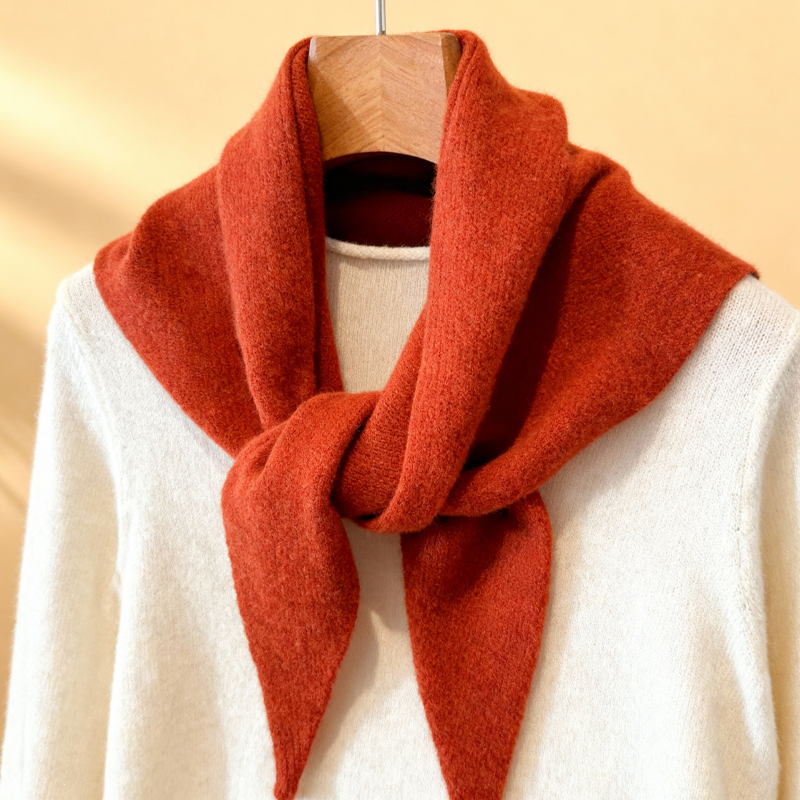 WOOL TRIANGLE SCARF