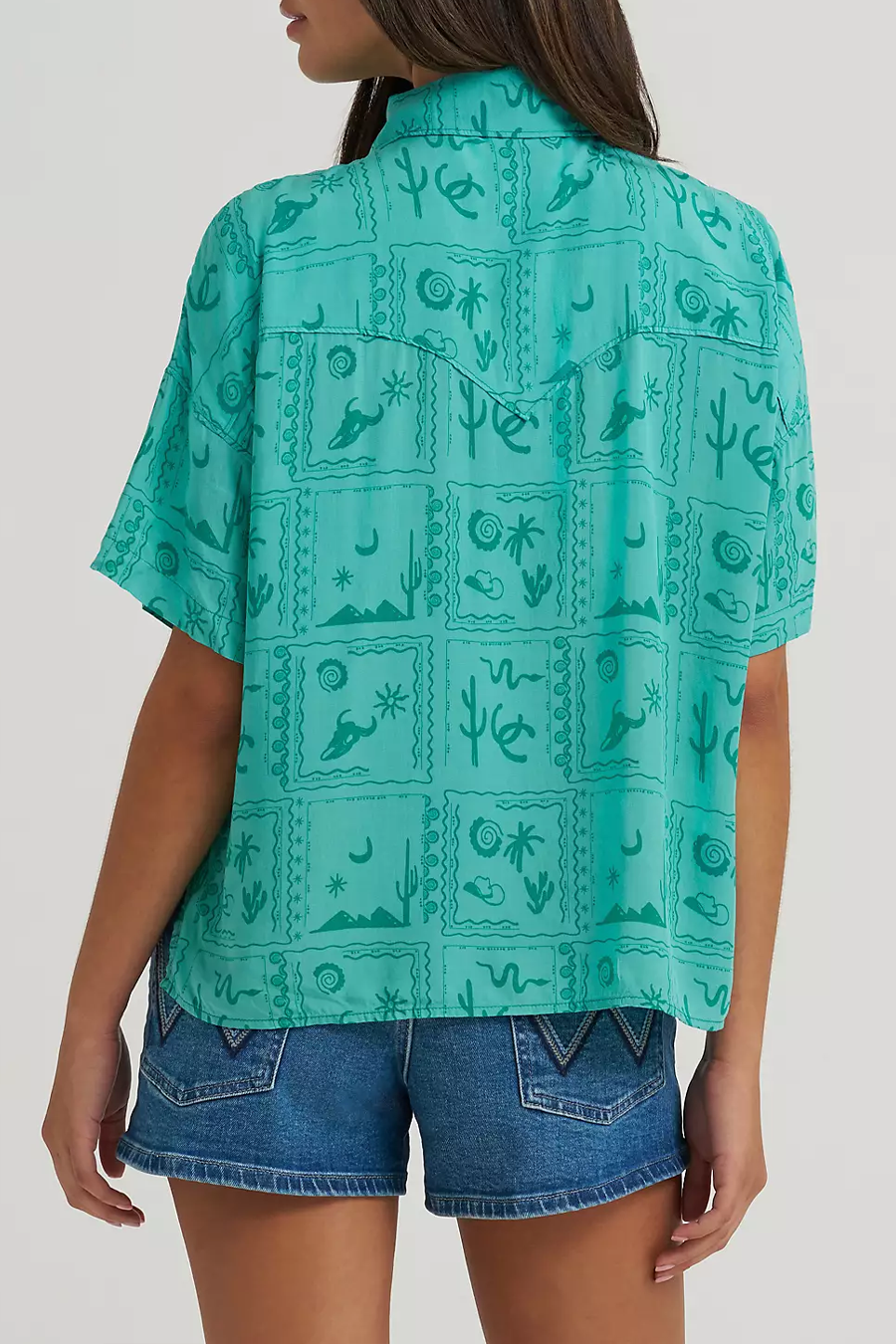 Women's Wrangler Punchy Camp Shirt in Icon Green