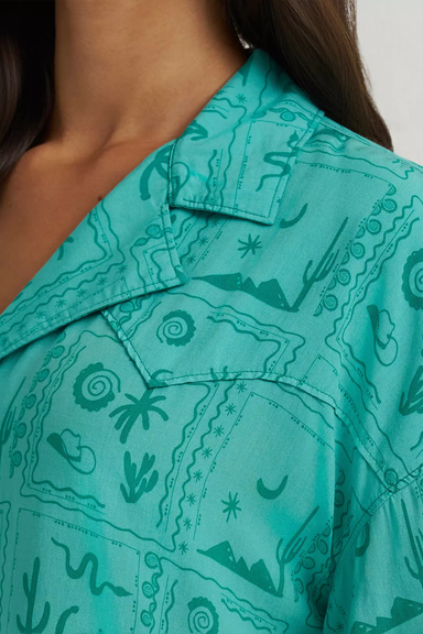 Women's Wrangler Punchy Camp Shirt in Icon Green