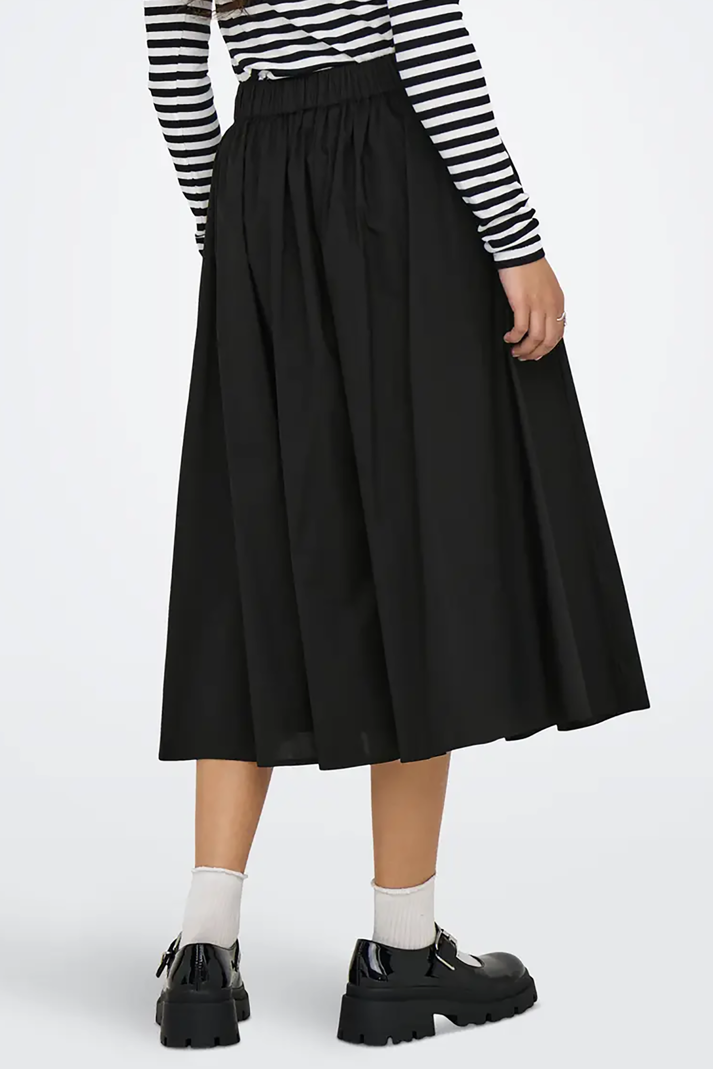Maila Long Pleat Skirt in Black