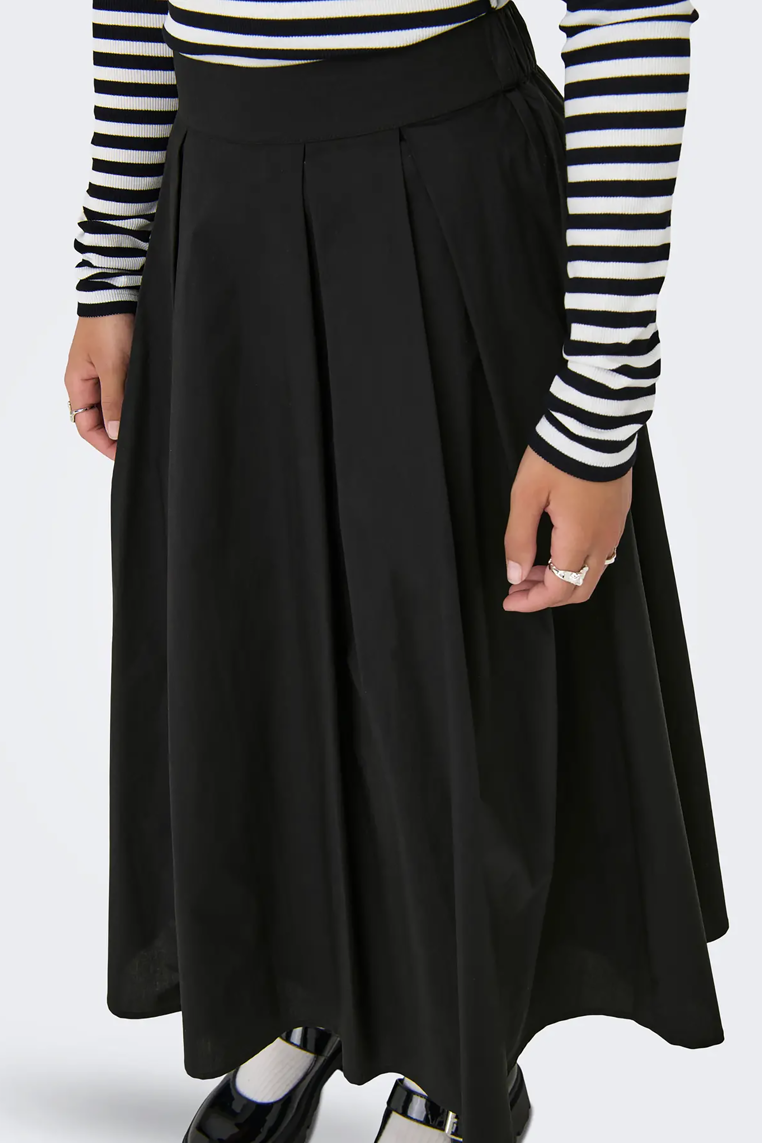 Maila Long Pleat Skirt in Black