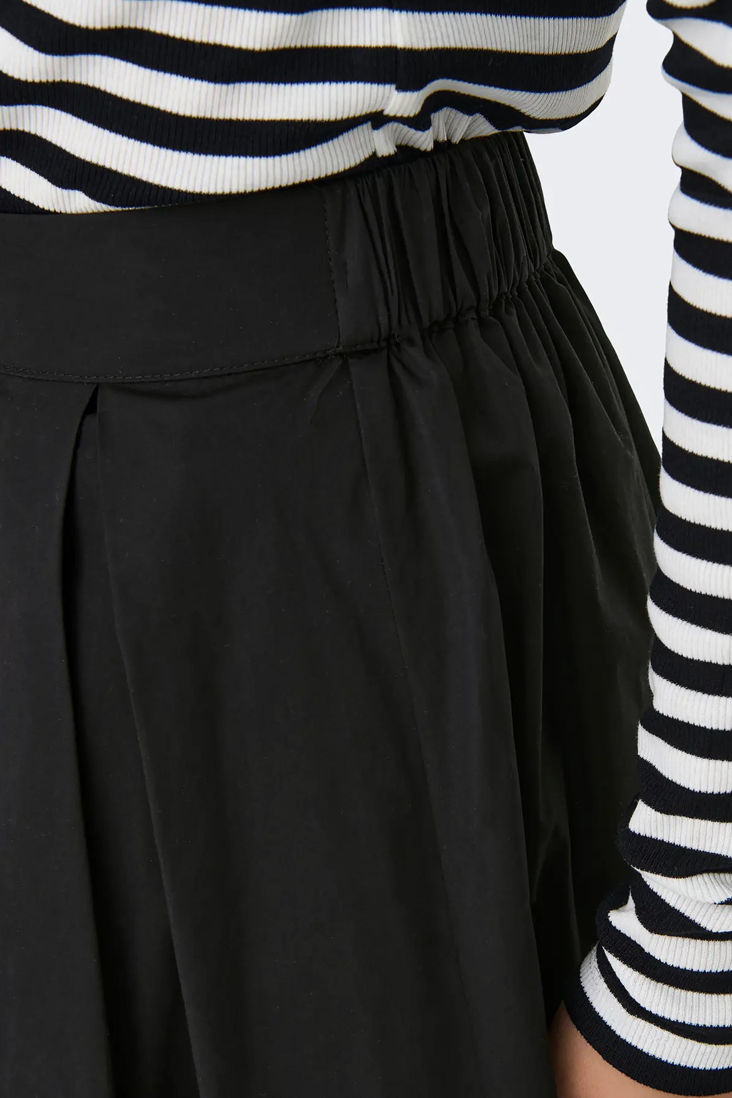 Maila Long Pleat Skirt in Black