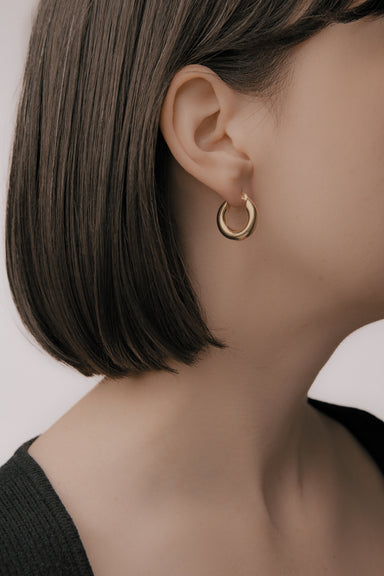 Chubby Latch Clasp Hoop Earring in Gold